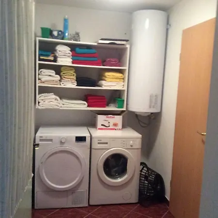 The 1882 Old House Vodnikova 別荘